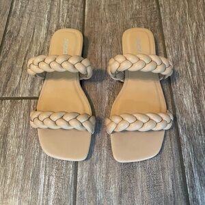 SODA SHOES Braided Sandals/Slides Size 6 EUC
